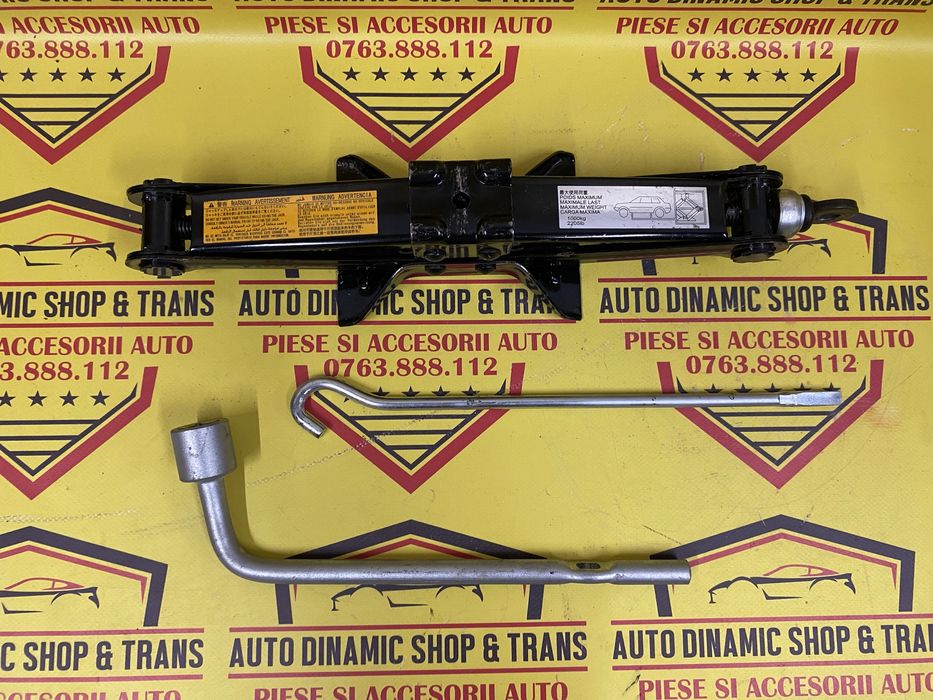 Cric auto OEM Mitsubishi Lancer cu cheie roată Coarbă