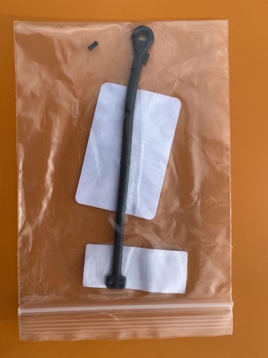 За Ауди А4 Б6, връв капачка резервоар, крепежи кора