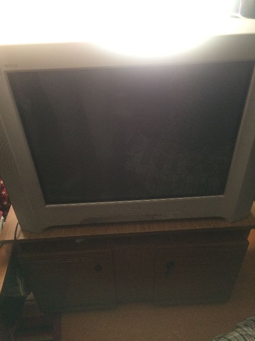 Продам телевизор вместе с подставкой