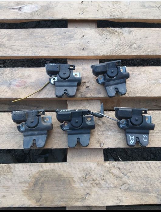 Lexus GS300 s160, 98-03 год замок багажника toyota aristo s160