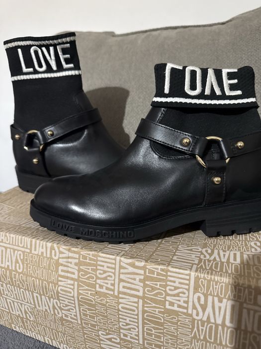 Ghete noi Love Moschino