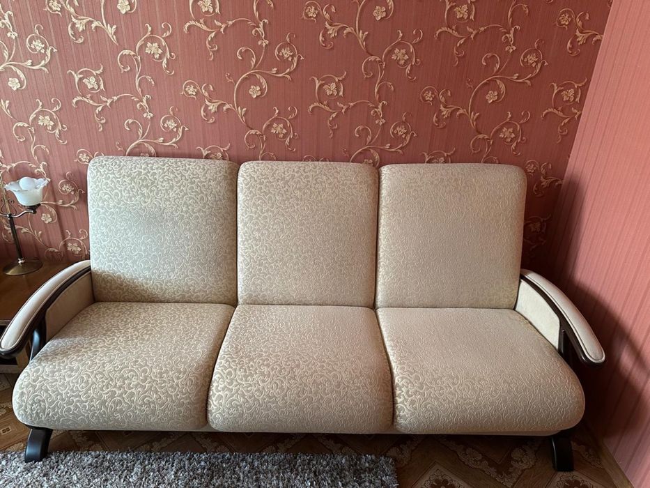 Продам диван книжка 2 кресла. Срочно. Торг