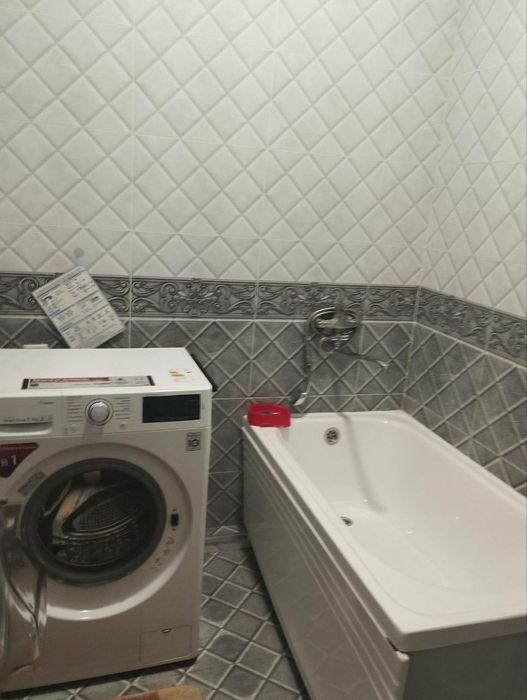 Своя Продам 1 ком.  Метро Новза (Хамза)
