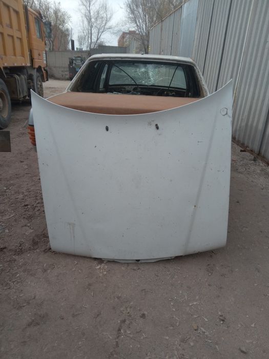 Продам капот дорест   телевизор  ноускат 124 мерс