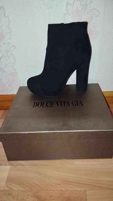 Женская обувь Dolce vita.