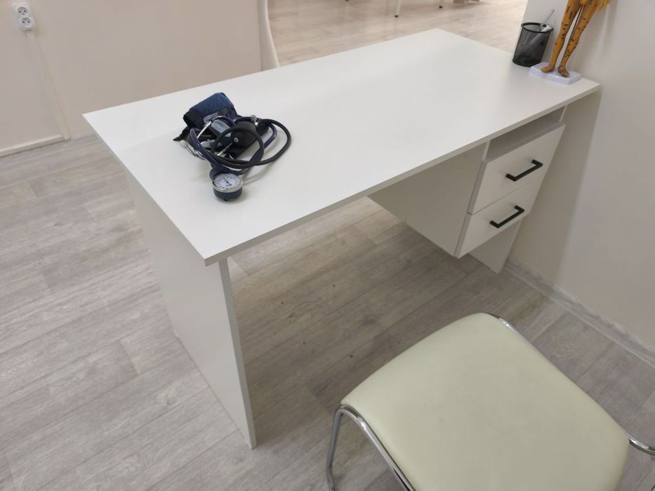 Стол офисный белый