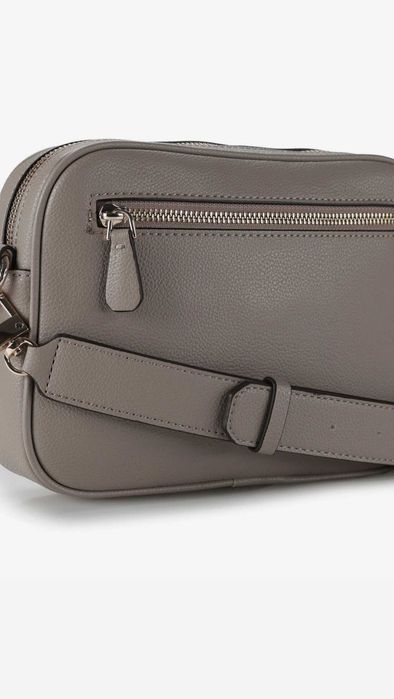 Намалени на 49€! Дамска Чанта Guess и Anekke