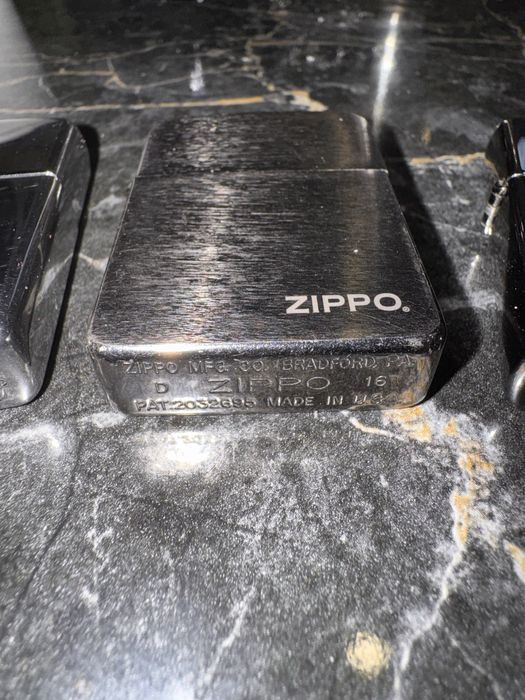 Vand 4 brichete Zippo