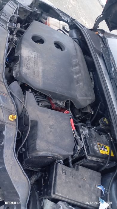 Dezmembrez Ford Focus Ghia 1.6 Tdci 2013
