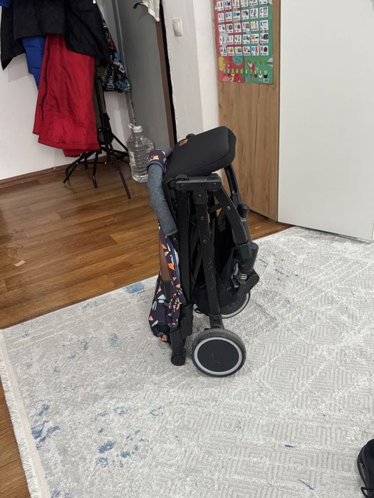 Продам прогулочная коляска легкая