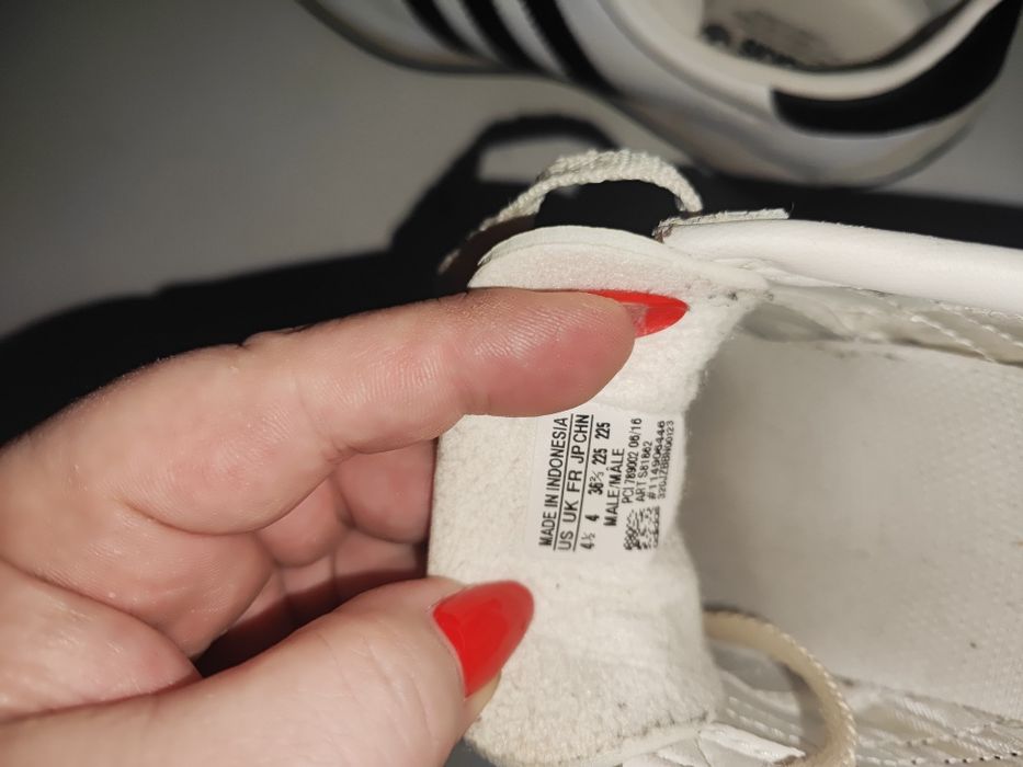 Крассовки адидас