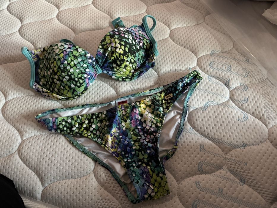 Бански комплект/ и горнище