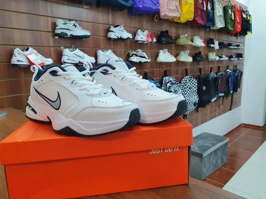 Кроссовки air monarch 4