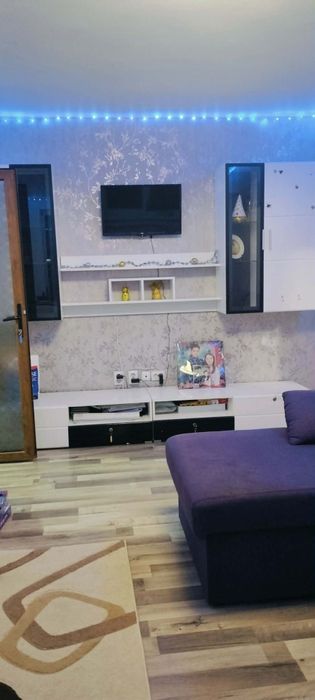 Vând apartament 4 camere