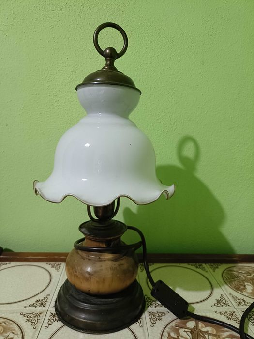 Lampa  cu abajur in forma de lalea