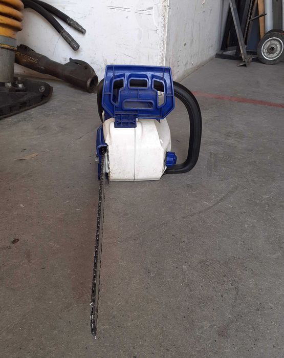 Акумулаторна резачка за дърва ПОД НАЕМ от Рентекс