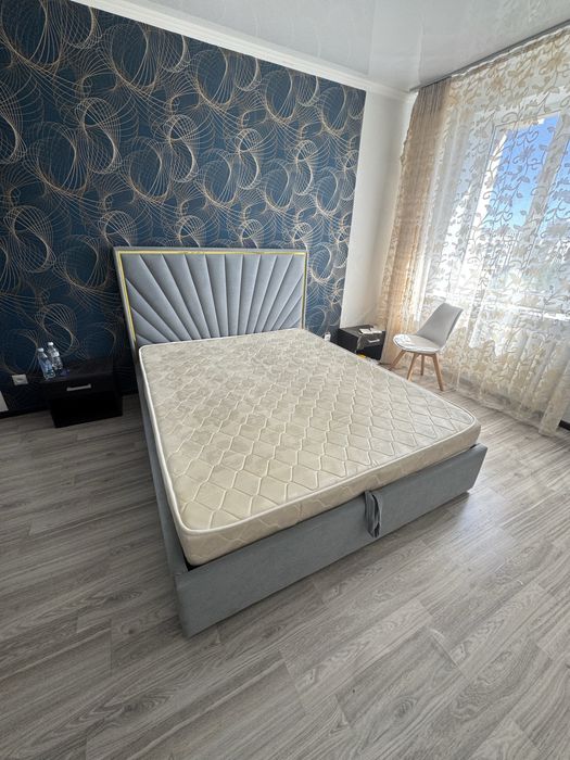 Продам кровать двери ламинат
