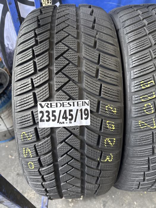 235/45/19 Vredestein M+S