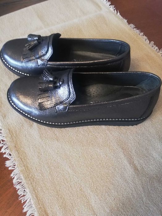 Нови обувки от естествена кожа с вградена ортопедична стелка