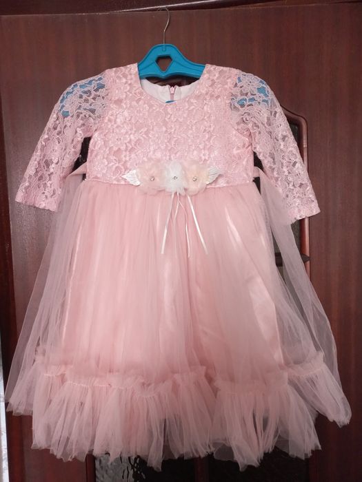 Продам платье нарядное бальное ( от 4 до 5 лет)