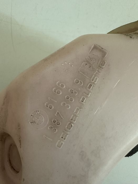 Продам бачок омывателя на бмв е36