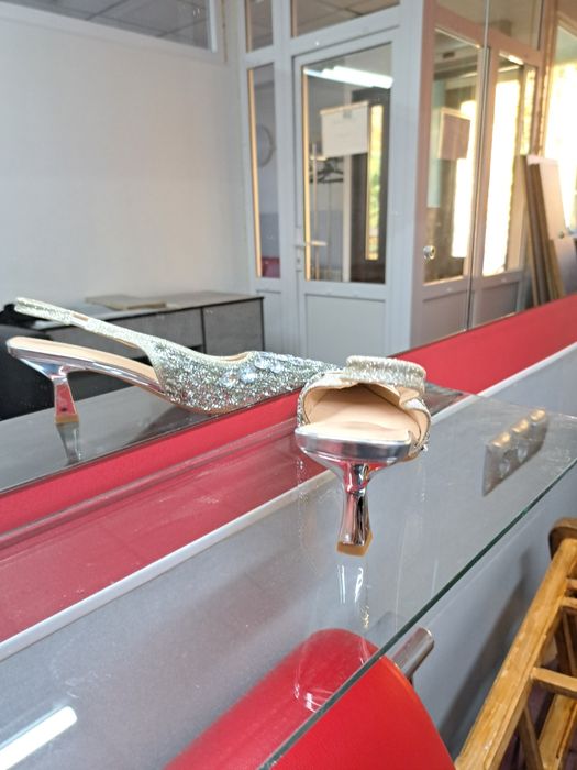 Продам босоножки