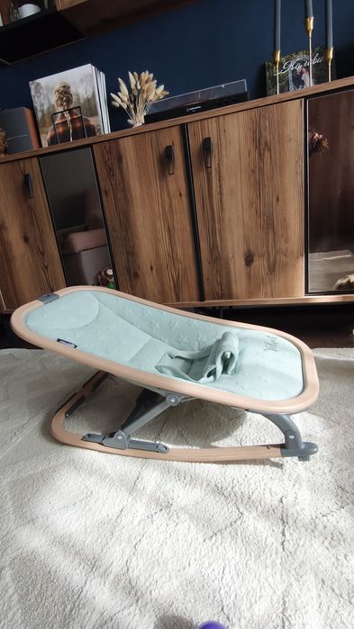 Бебешки шезлонг / люлка Chipolino Velvet – много запазен, като нов