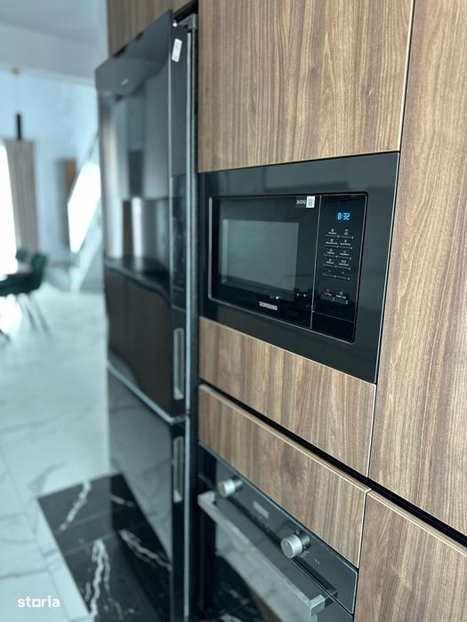 Casă 4 camere, 113 mp utili, curte 295 mp, 3 băi, panouri fotovoltaice