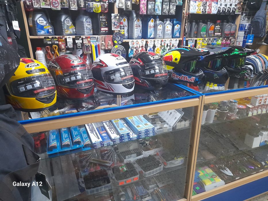 Продаются каски ,мото каски