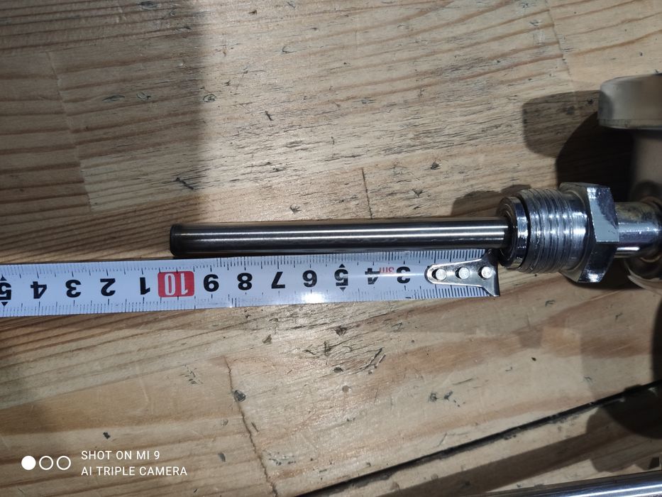 Термометр биметаллический.