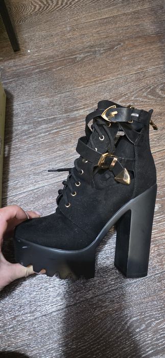 Продам ботильоны за 1000