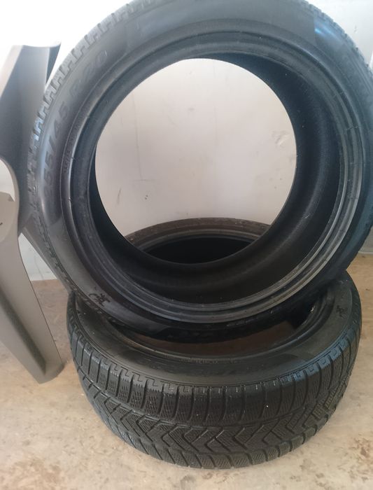 Vând două cauciucuri