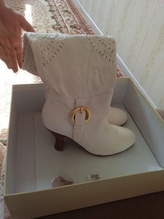 Продам женские сапоги