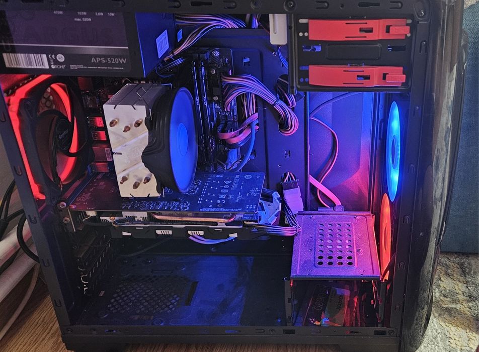 Setup gaming pc,monitor,tastatura,casti