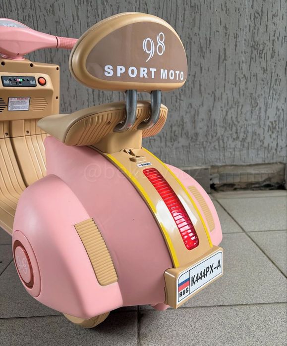 Детский мотоцикл Vespa 12V с музыкой Bluetooth для детей 3–9 лет