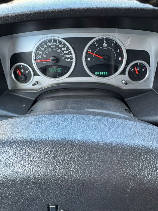 Vând jeep cheroke și Ford tranzit
