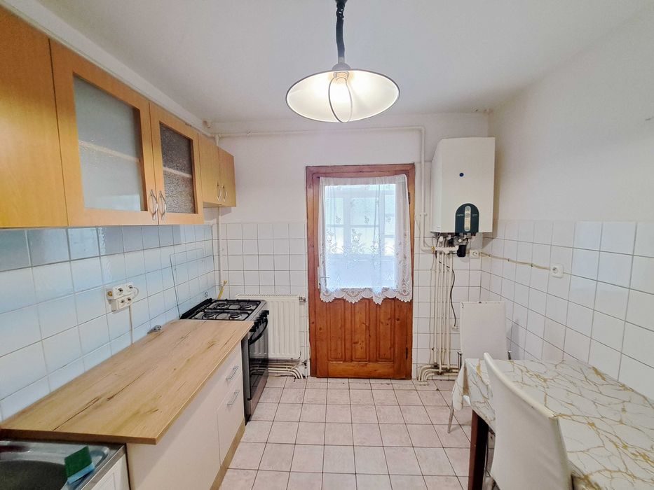 Închiriez ap. cu 2 cam. decomand. Aleea Detunata, Cetate cu 260 euro