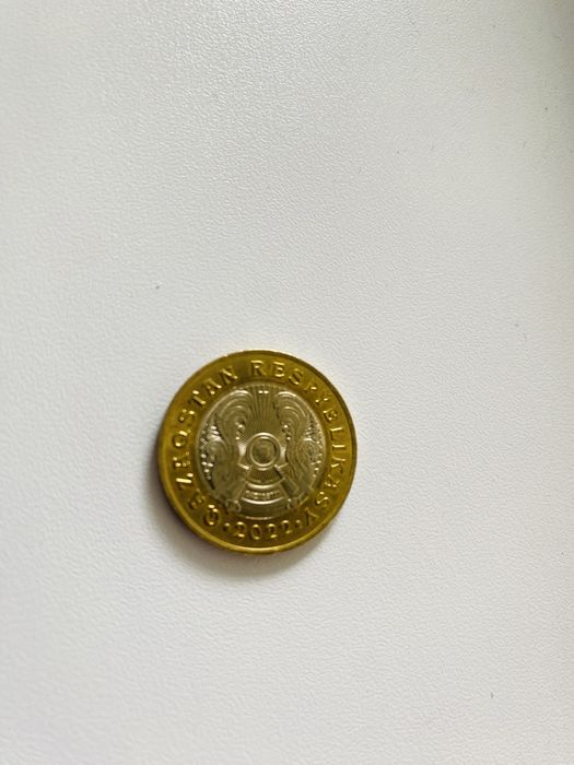 Продам монету 100 тенге