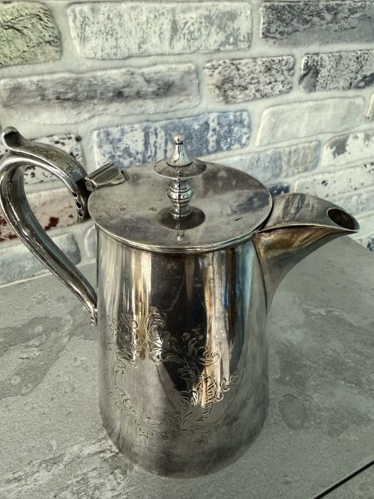 Cafetiera suflata cu argint