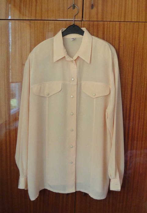 Ичистена дамска риза, размер 48, българско производство