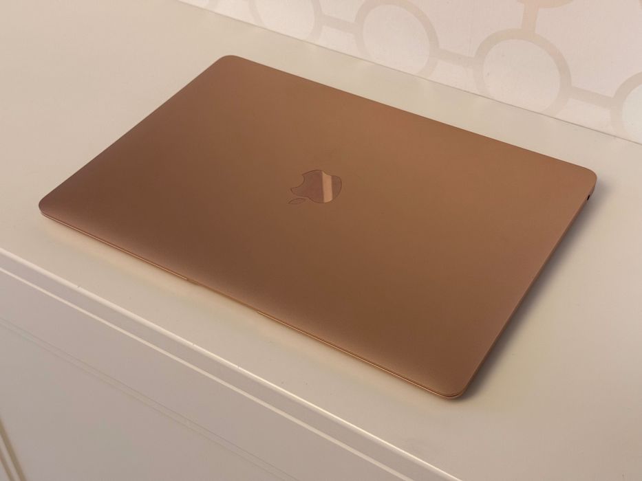 MacBook Air M1 13" - stare foarte buna, 95% baterie (8GB, SSD 256 GB)