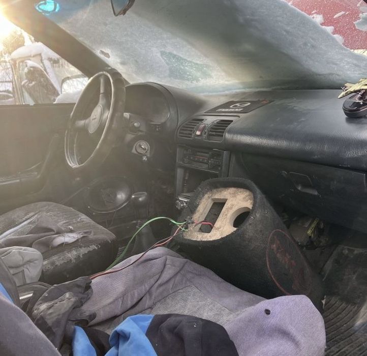 Продам мазду 323 в полный разбор