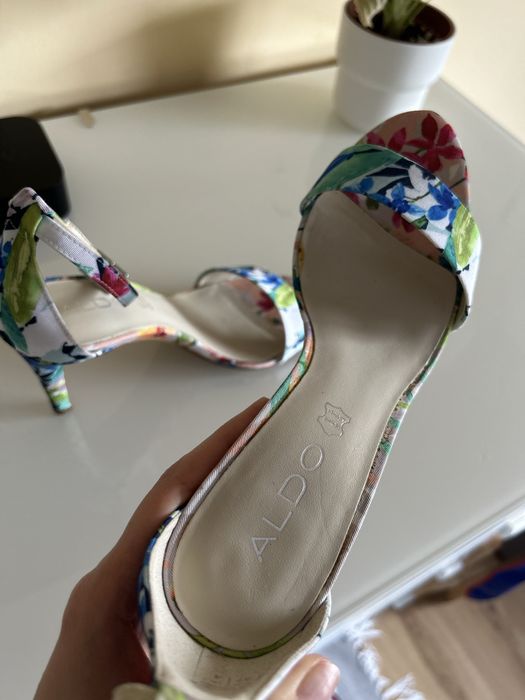 Sandale Aldo cu print cu flori, marimea 37
