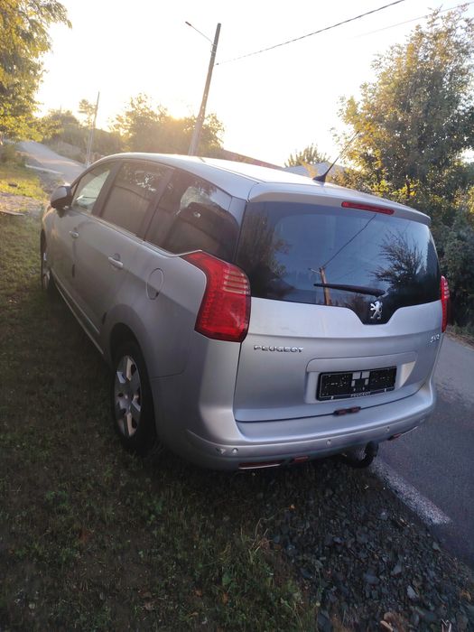 Auto Peugeot 5008