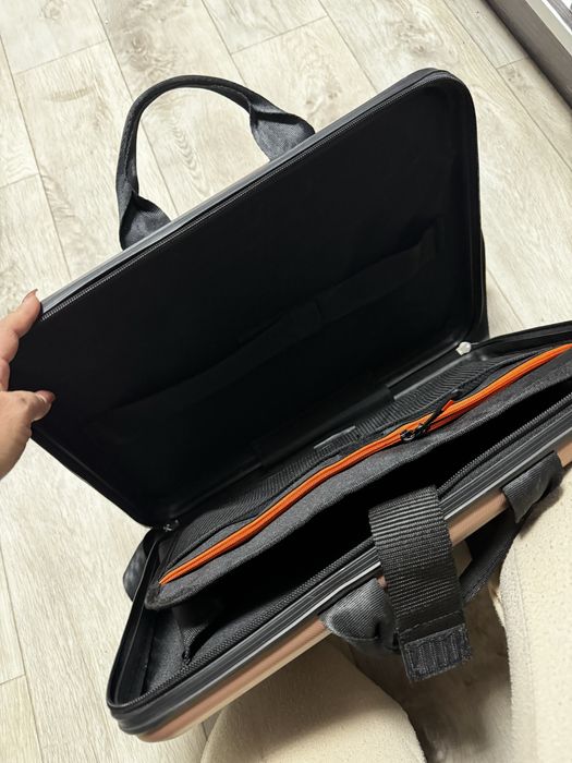 Кейс для ноутбука