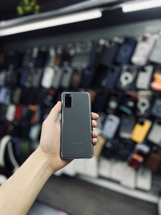 Samsung S20 / 128gb / в хорлшем состояний