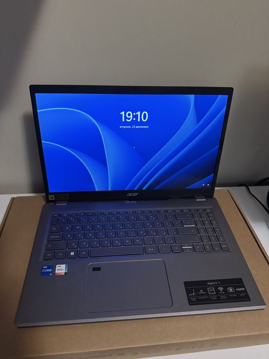 Продавам лаптоп Acer Aspire 5 13Gen
