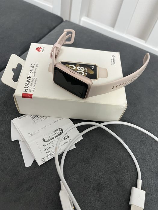 Продам  smart часы HUAWEI band 7