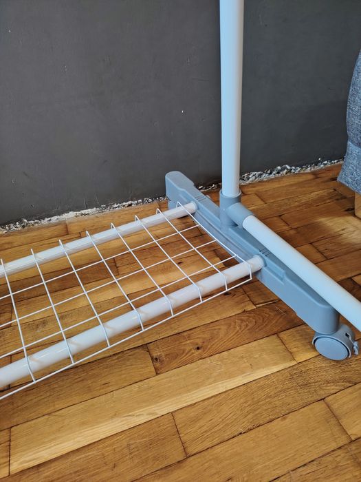 Стойка  за дрехи