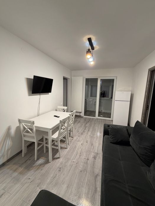 Apartament 3 camere de închiriat